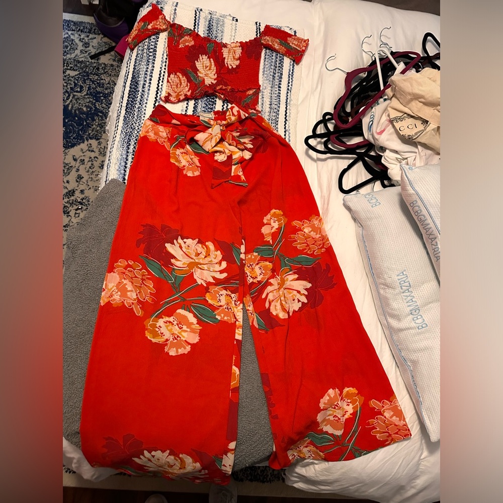 Flying Tomato Two Piece Set
